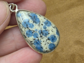 Azuriet van de K2 hanger in zilver