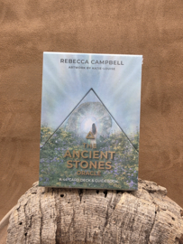 The ancient stones oracle, Rebecca Campbell, Engelstalig