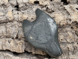 Pyriet wolf hanger doorboord