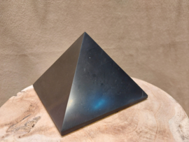 Shungit piramide 10cm