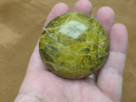 Groene opaal handsteen