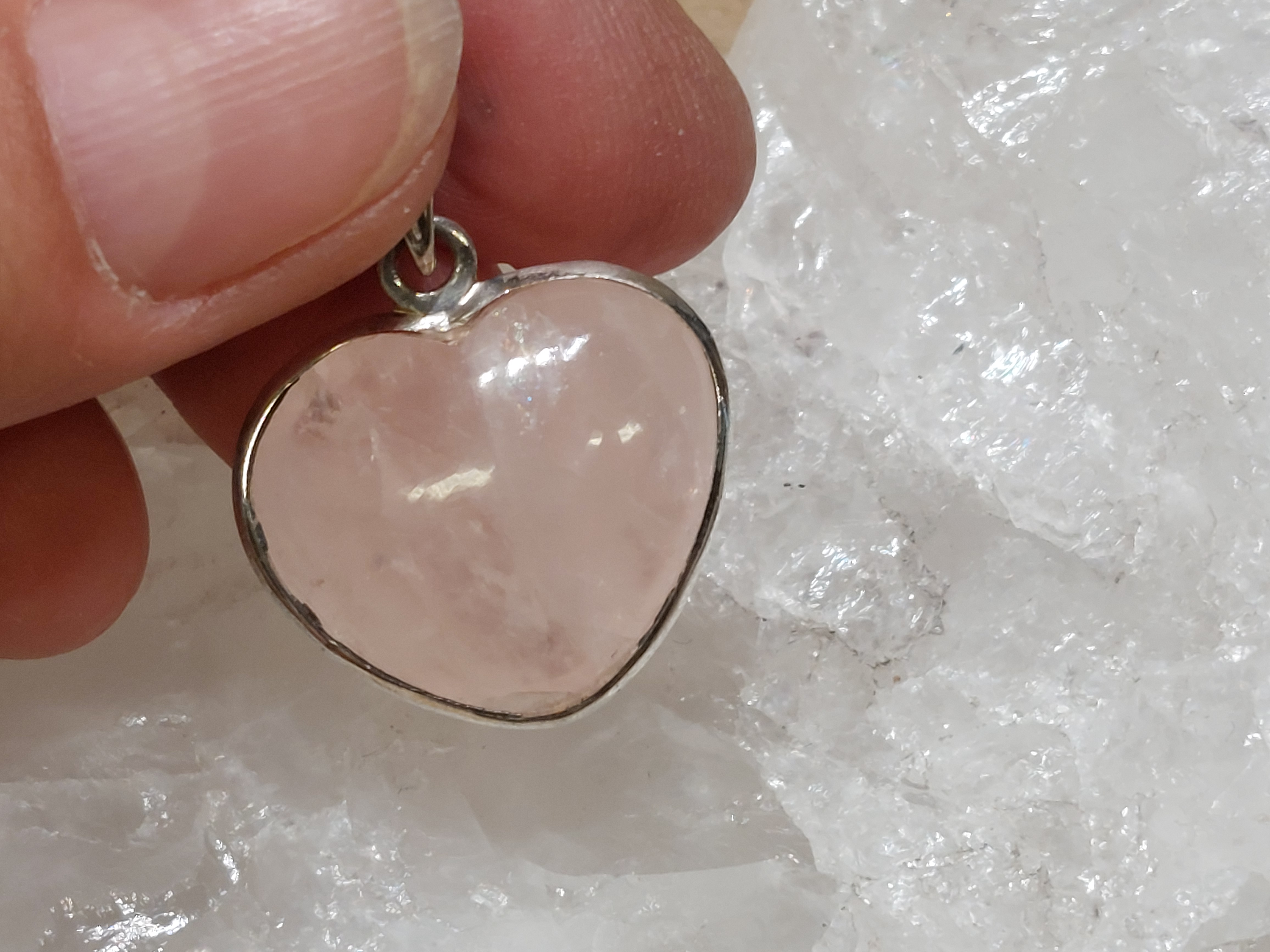 Rozenkwarts hanger in zilver hart