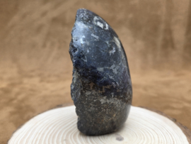 Ioliet sculptuur halfgepolijst