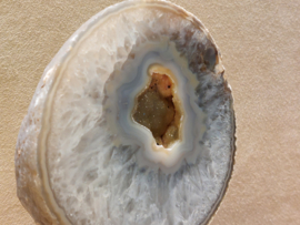 Agaat geode op standaard