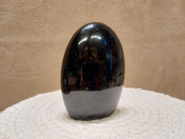 Zwarte toermalijn sculptuur