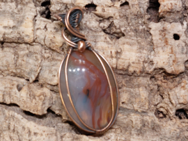 Agaat hanger in koperdraad, gewrapped door Karin Keur