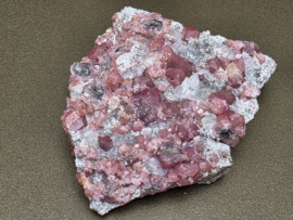 Roze granaat ruw cluster Sierra de Cruces, Coahuila, Mexico