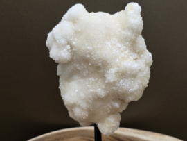 Spirit chalcedoon cluster op standaard uit Indonesië