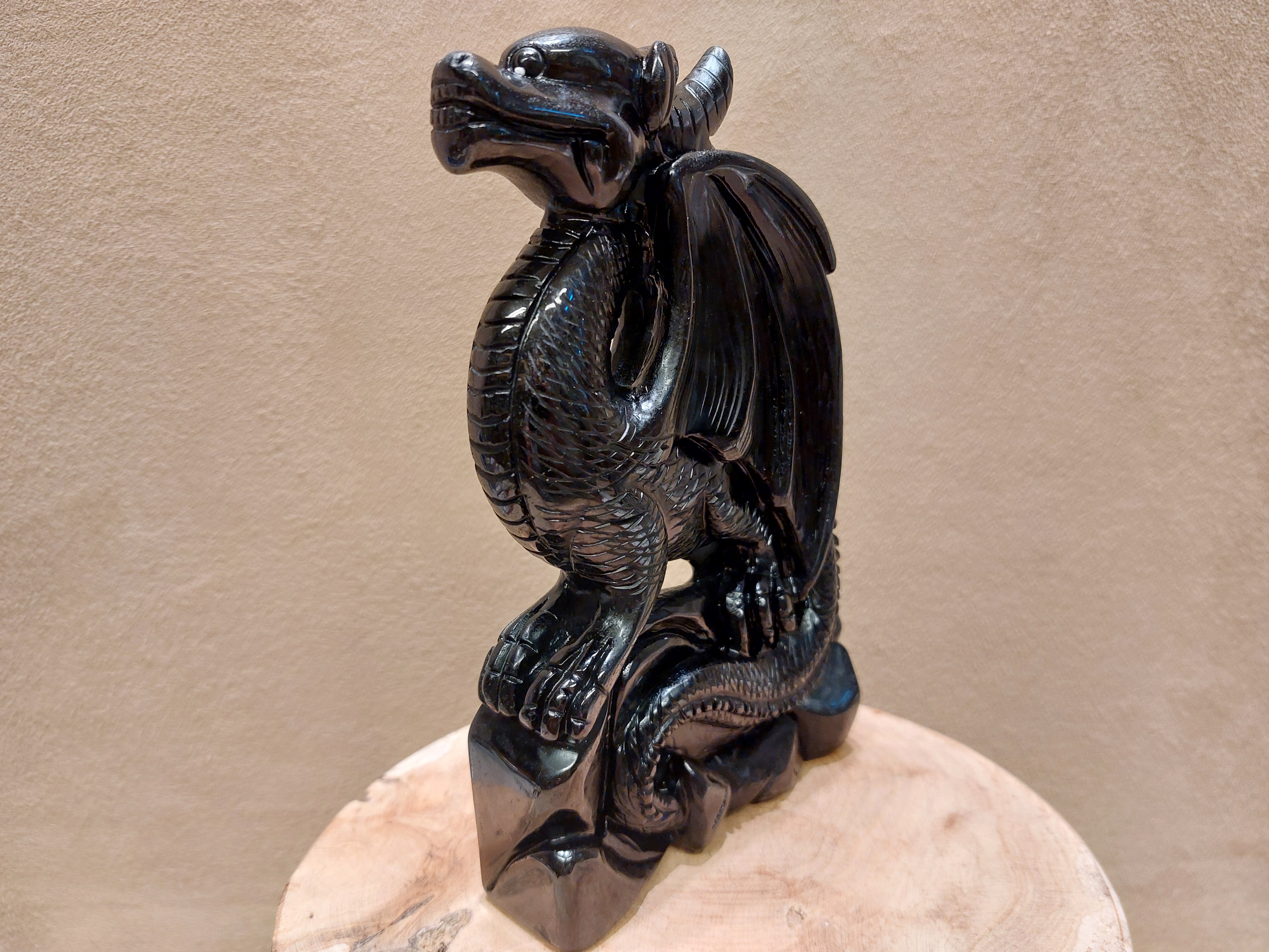 Zwarte obsidiaan draak full body