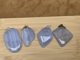 Blauwe chalcedoon of blue lace agaat hanger