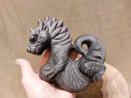 Zilver obsidiaan draak full body met hart