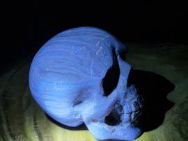 Blauwe amber human skull