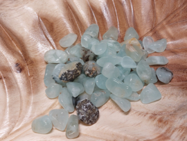 Prehniet kleine steentjes, 6 stuks