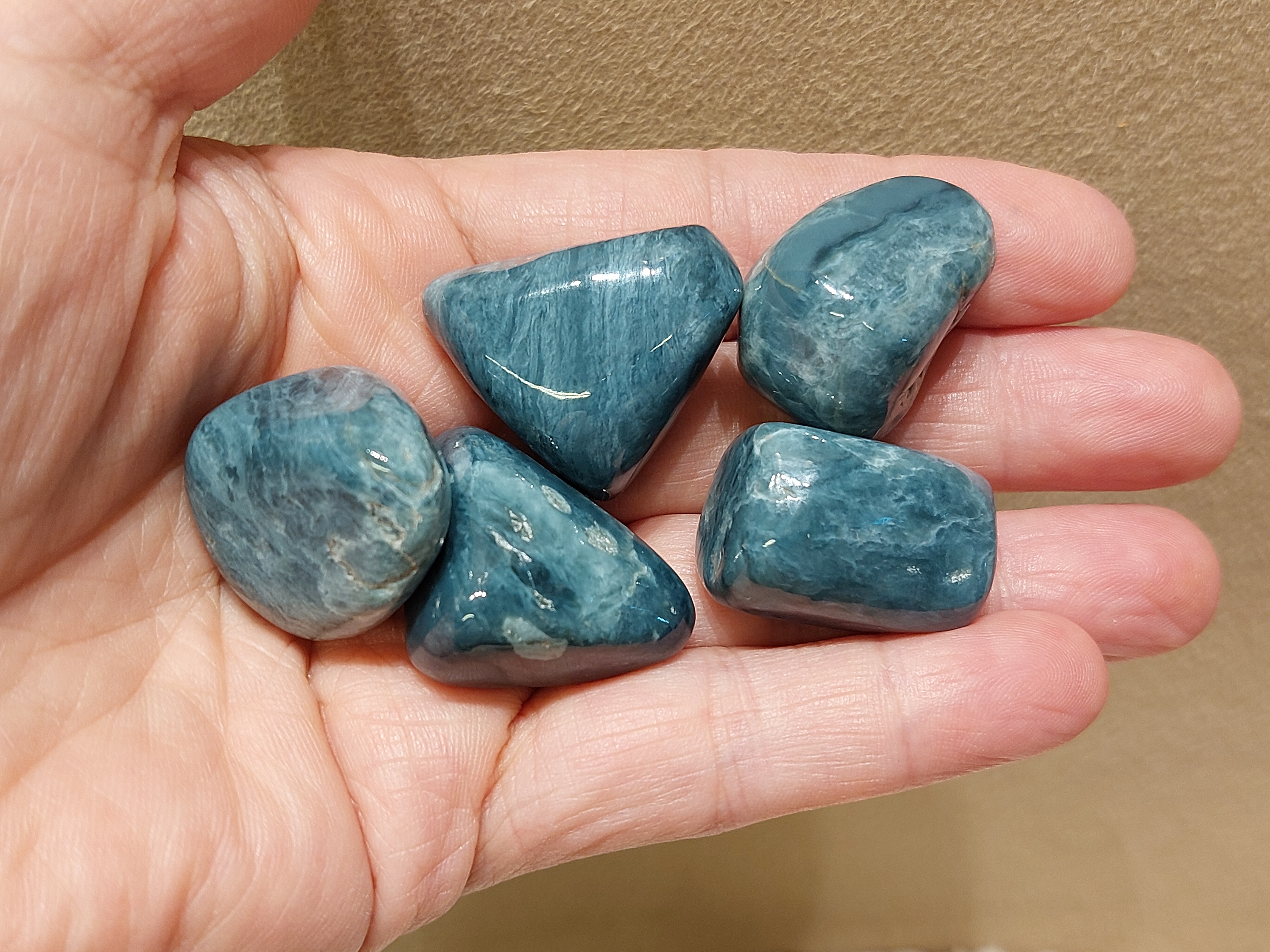 Blauwe jade knuffelsteen