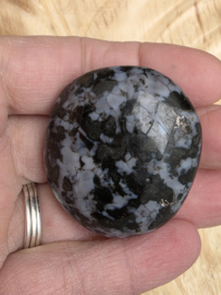 Gabbro merliniet of mystic merliniet handsteen