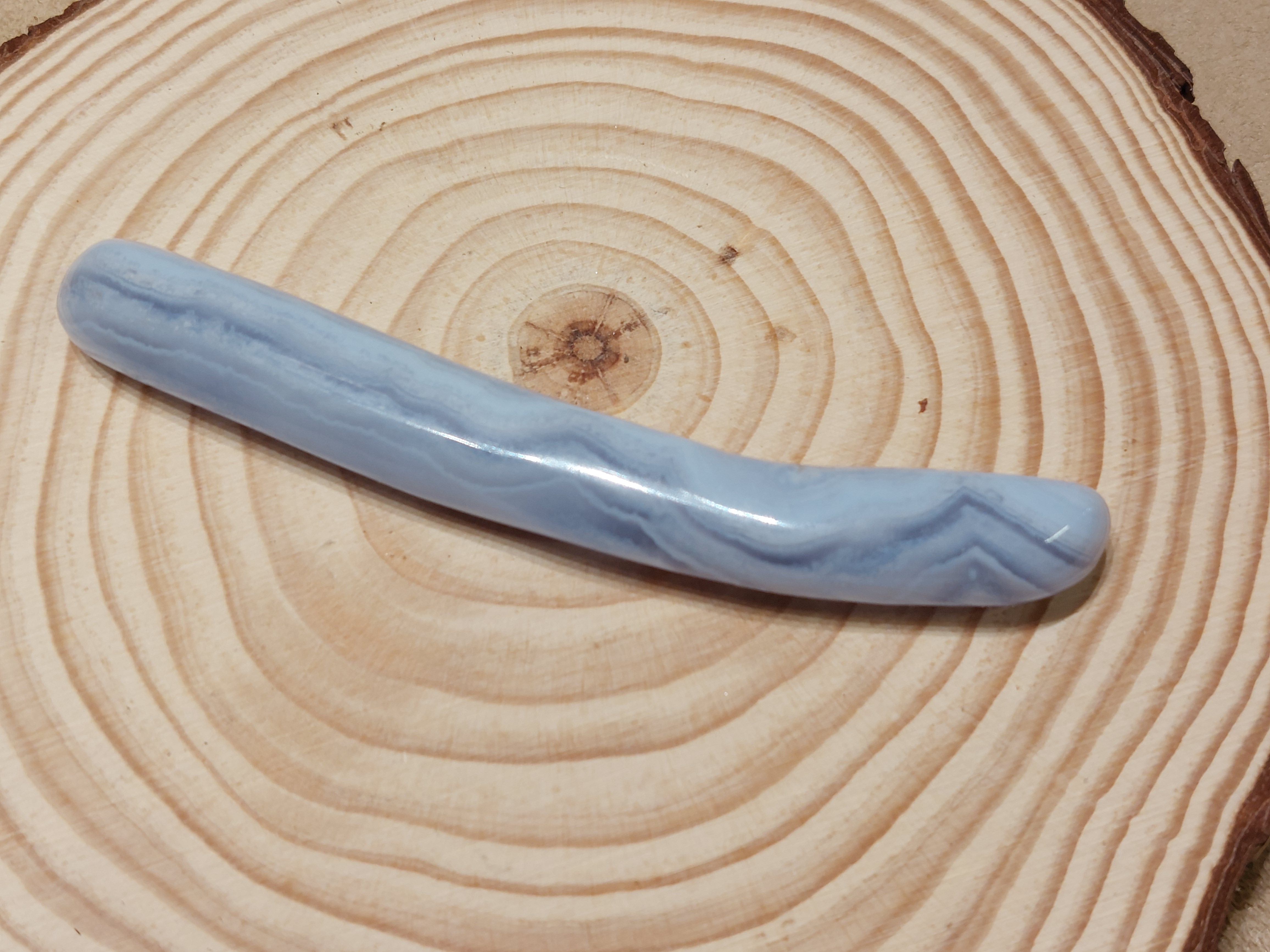 Blauwe chalcedoon of blue lace agaat knuffelsteen/staaf