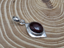 Granaat hanger in zilver