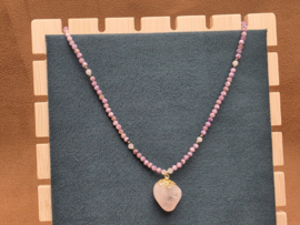 Charoiet ketting facet geslepen met hanger van maria magdalena kristal