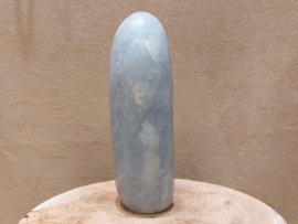 Blauwe calciet sculptuur