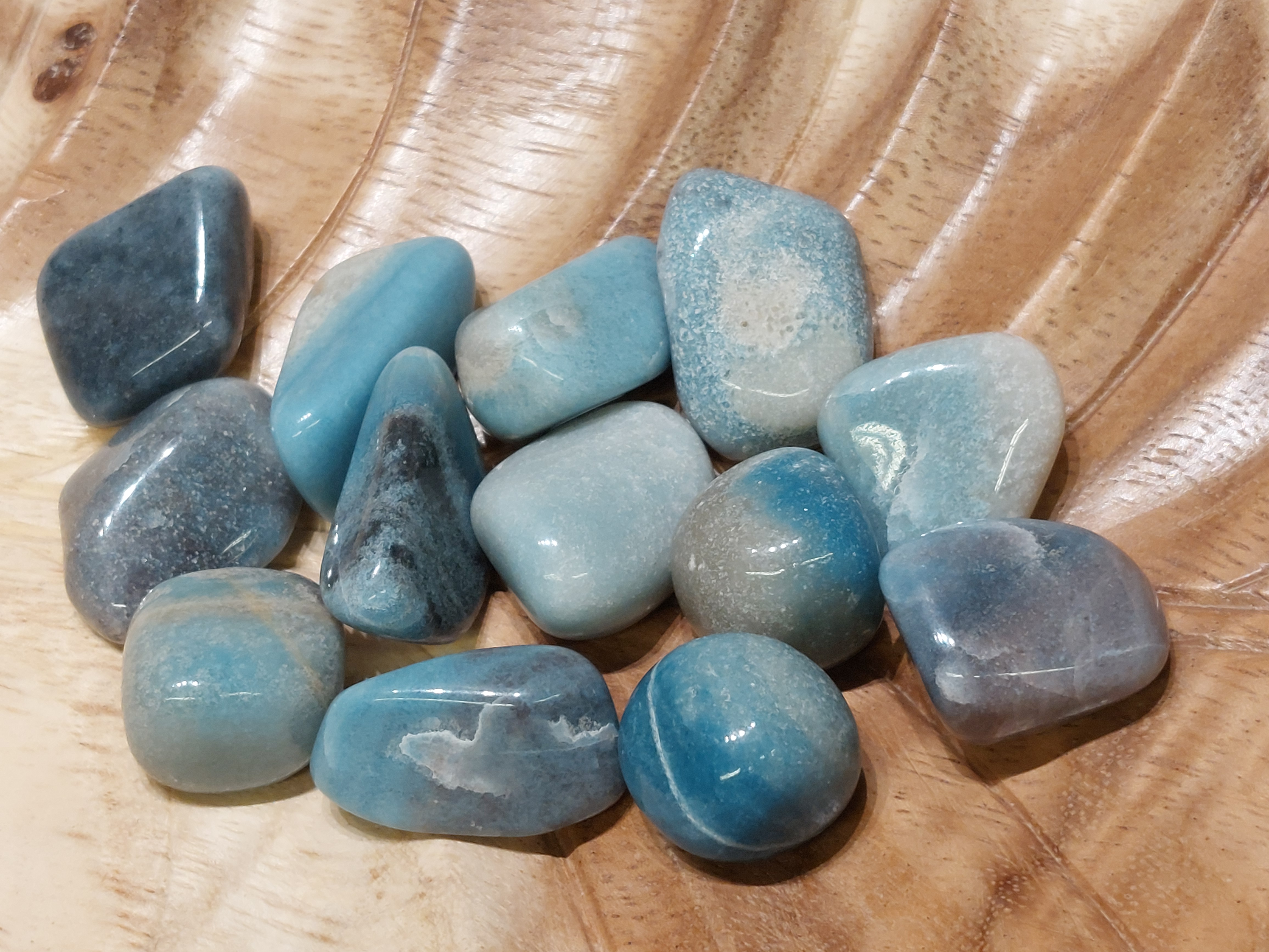 Blauwe paraiba kwarts knuffelsteen
