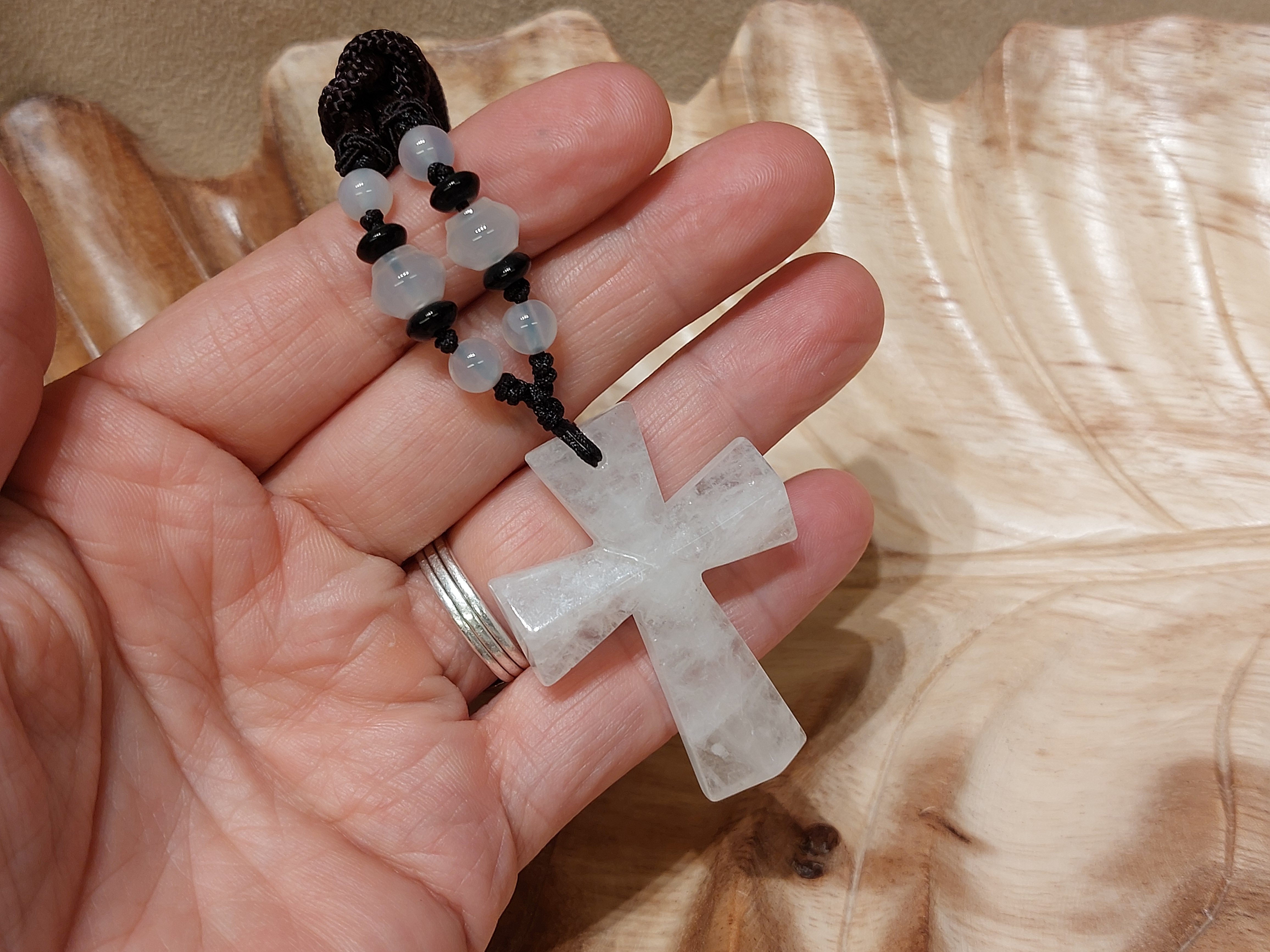Ketting met bergkristal kruis