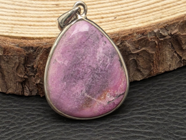 Kobalt calciet hanger in zilver ruw