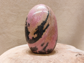 Rhodoniet sculptuur