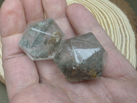 Bergkristal met insluitingen dodecaeder
