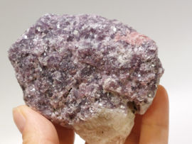 Lepidoliet met roze toermalijn cluster "unicorn stone"