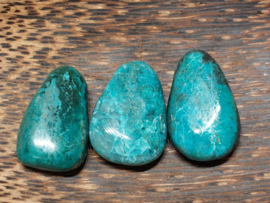 Chrysocolla hanger doorboord
