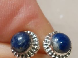 Lapis lazuli oorbellen in zilver