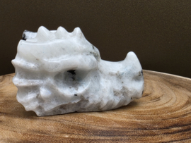 Regenboog maansteen draak