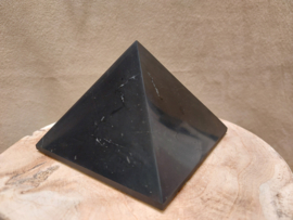 Shungit piramide 10cm