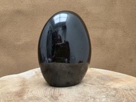 Zwarte toermalijn sculptuur