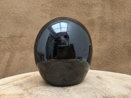 Zwarte toermalijn sculptuur