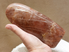 Agnitiet/hematoid kwarts sculptuur
