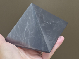 Shungit piramide 10cm