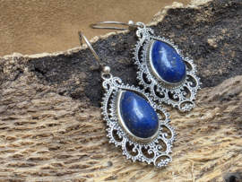 Lapis lazuli oorbellen in zilver