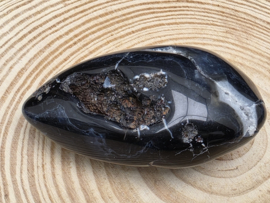 Zwarte agaat ei met geode