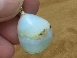 Blauwe andesopaal hanger met zilveren oogje