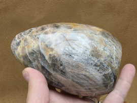 Zwarte maansteen sculptuur