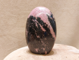 Rhodoniet sculptuur