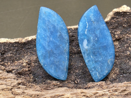 Apatiet cabochons set van 2