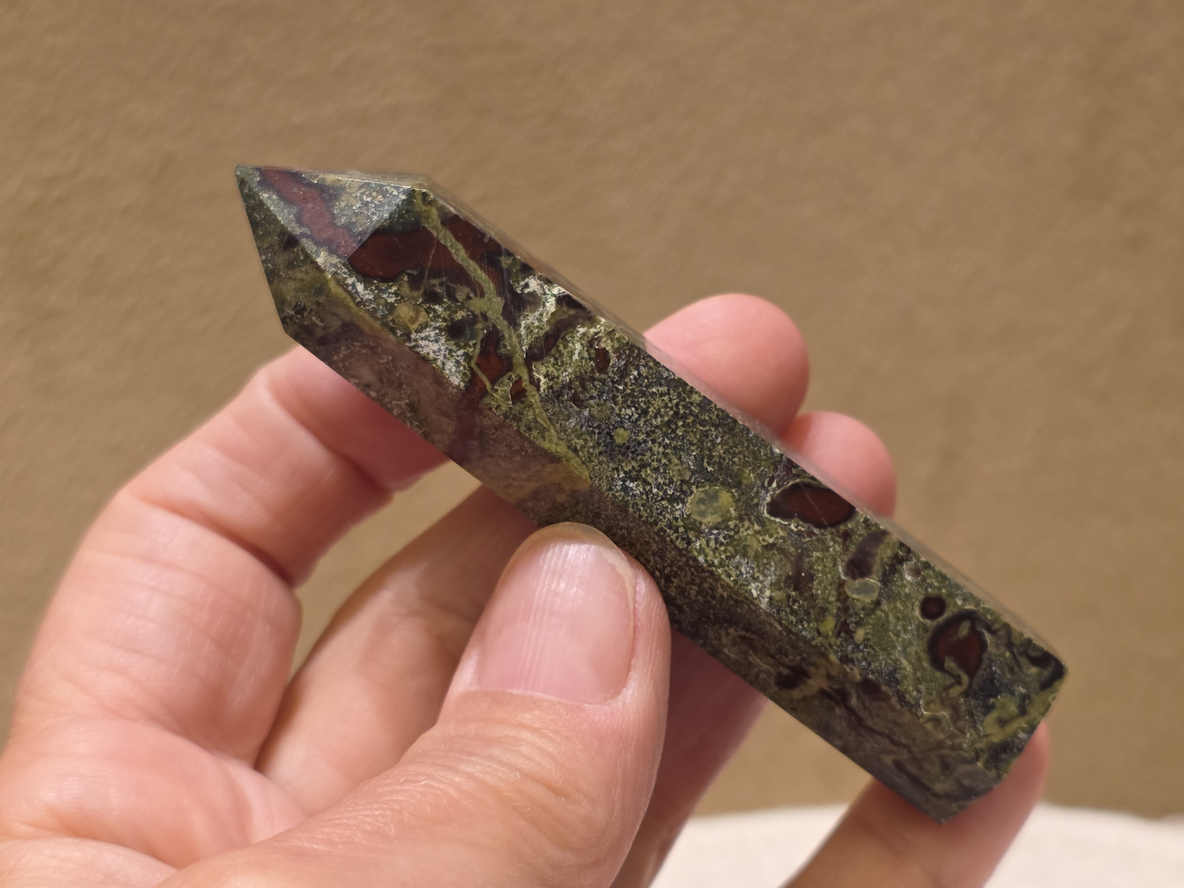 Drakenbloed jaspis punt