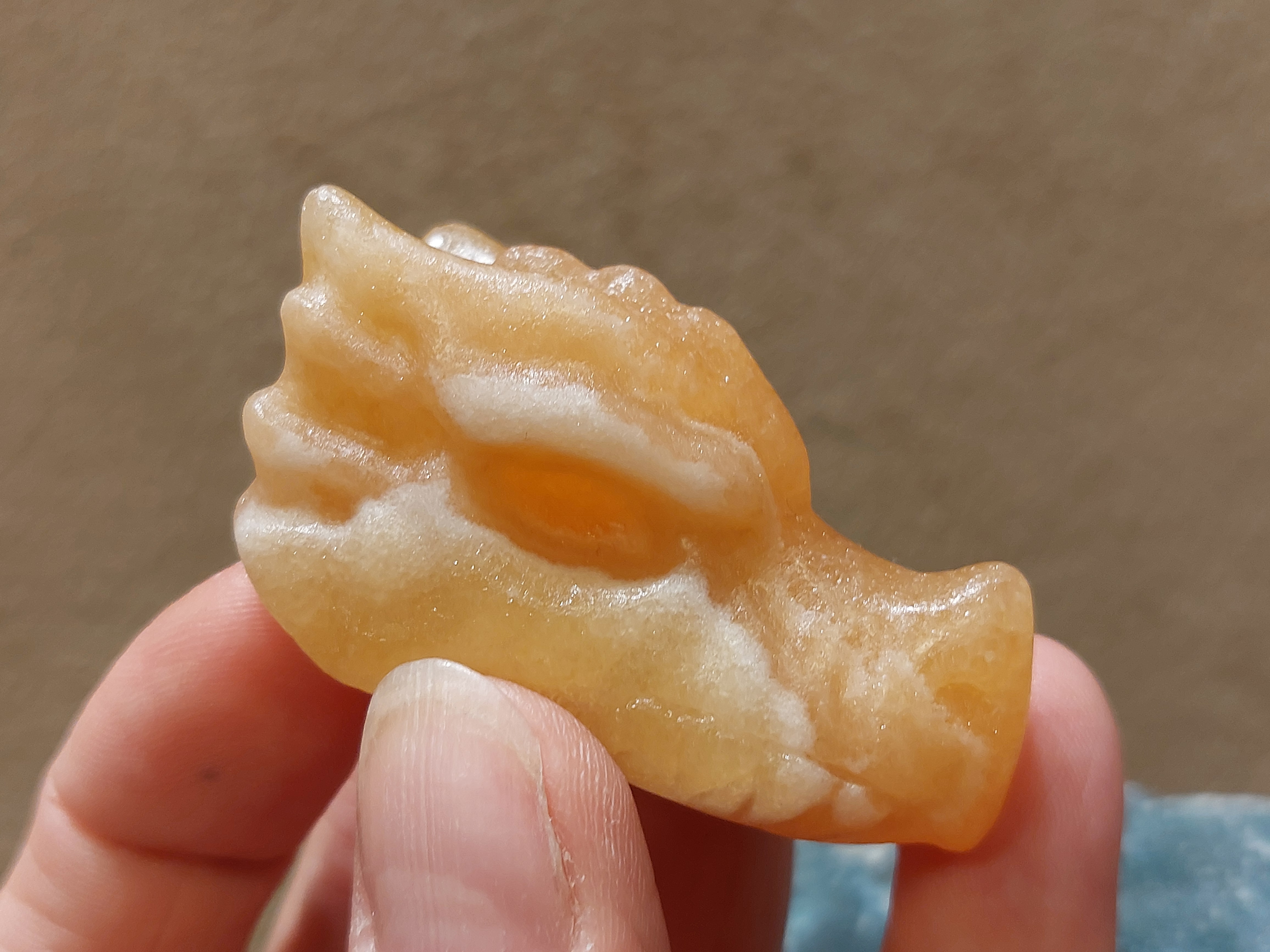 Oranje calciet draak