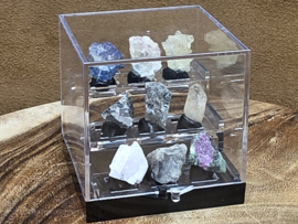 Doosje met diverse uv gevoelige mineralen