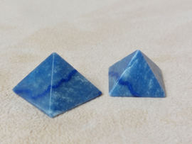 Blauwe kwarts piramide