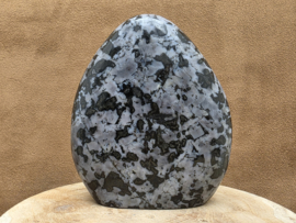 Gabbro merliniet of mystic merliniet sculptuur