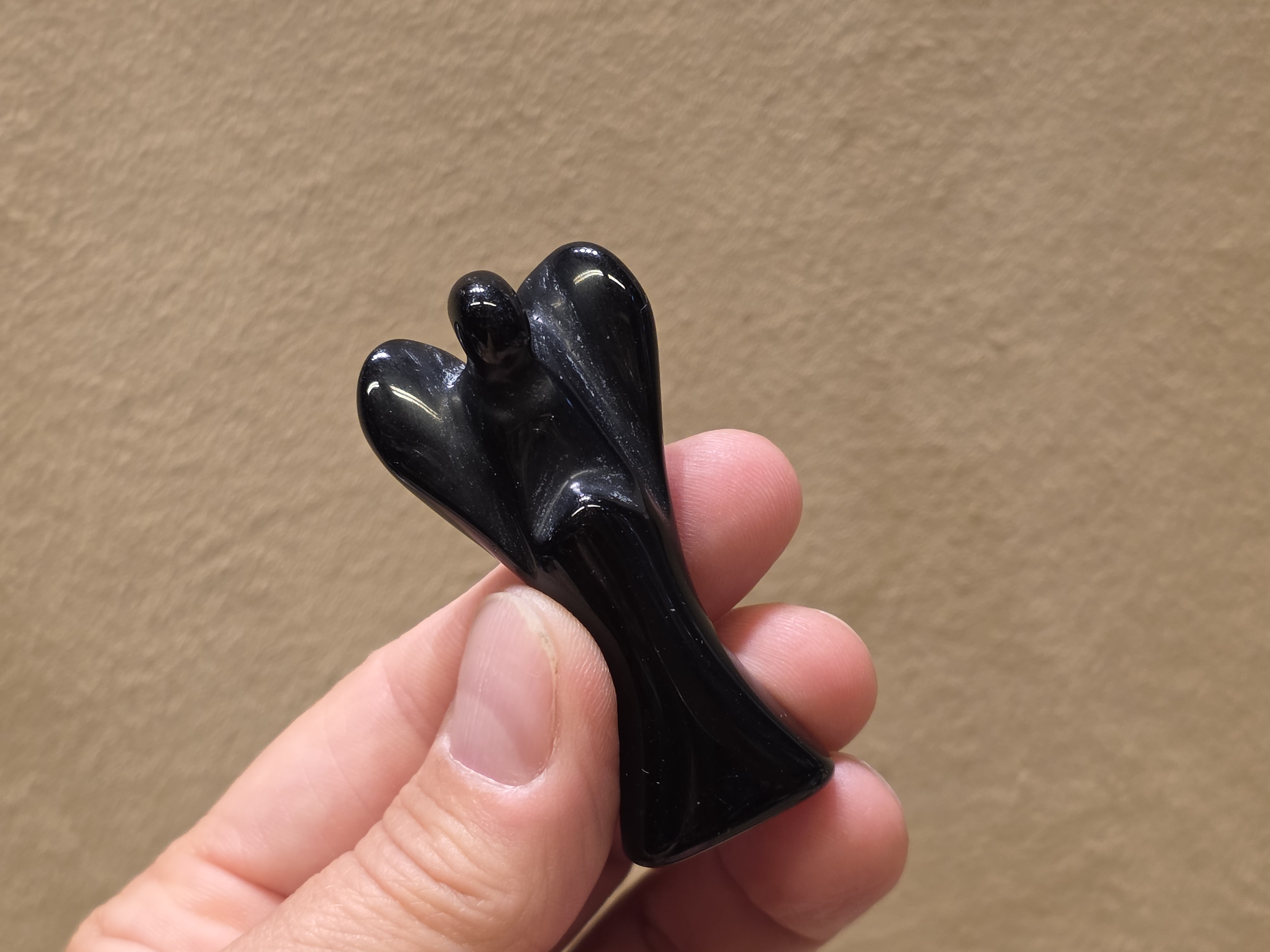 Zwarte obsidiaan engel