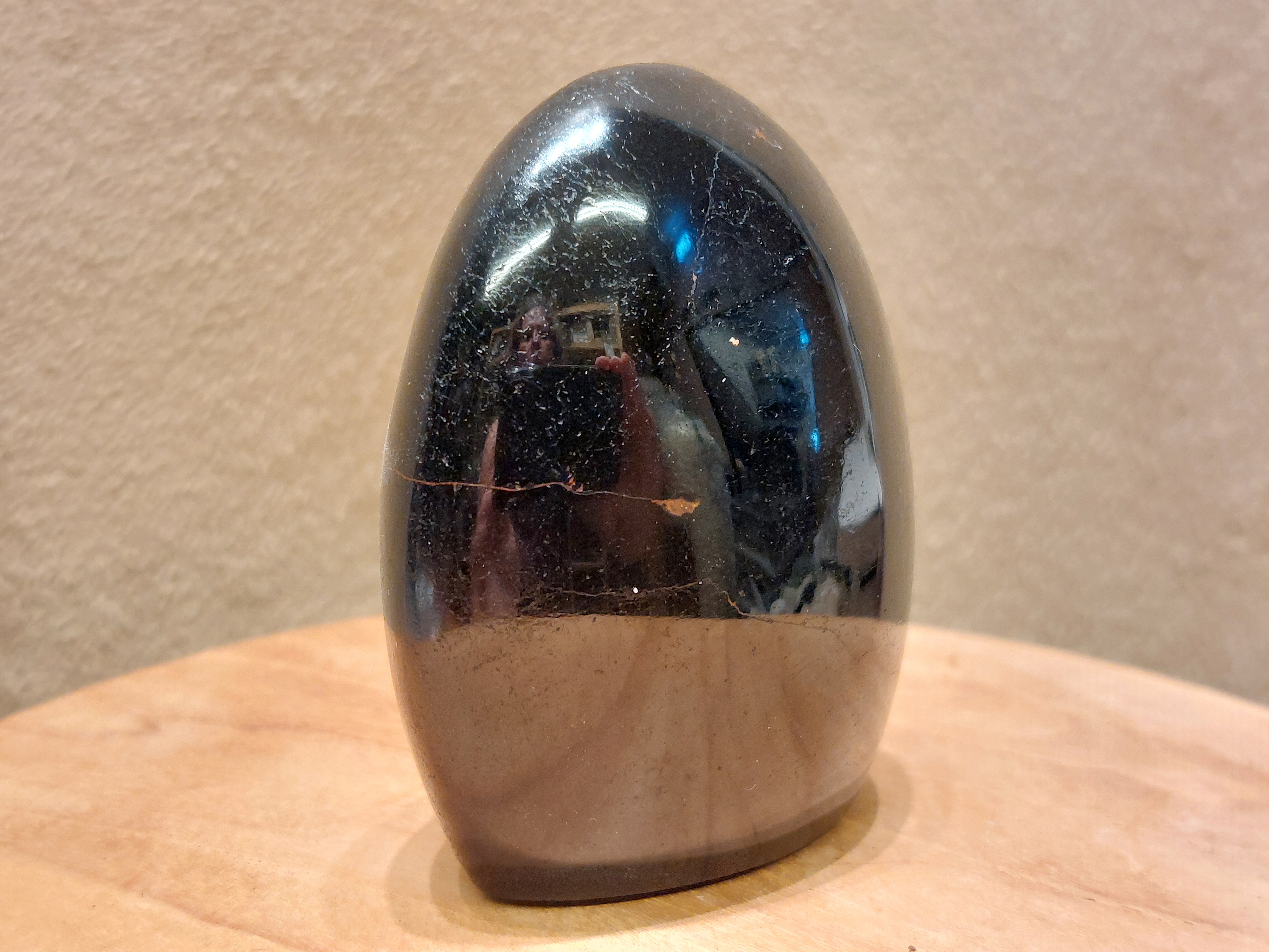 Zwarte toermalijn sculptuur